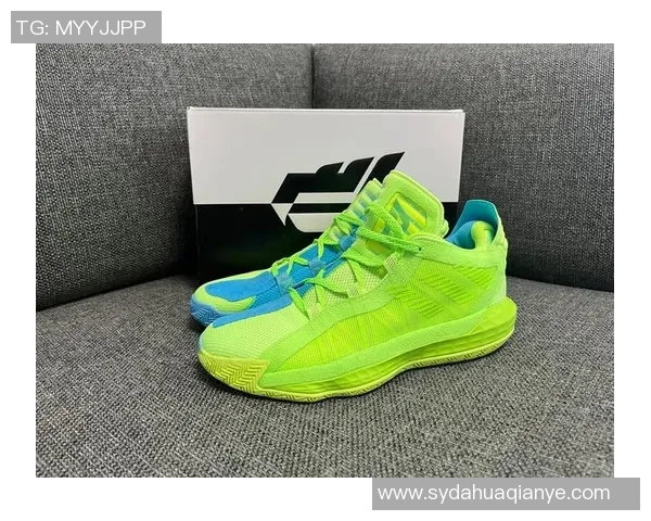 荧光绿足球鞋的球星穿搭解析与赛场表现细节